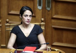 Μιχαηλίδου για νέο κατώτατο – Τρεις επιπλέον μισθοί τον χρόνο στους εργαζόμενους σε σχέση με το 2019