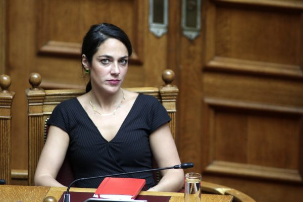 Μιχαηλίδου για νέο κατώτατο – Τρεις επιπλέον μισθοί τον χρόνο στους εργαζόμενους σε σχέση με το 2019