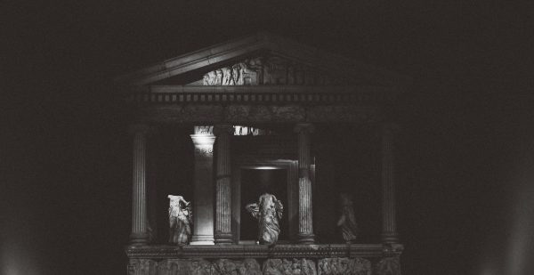 Να μην γίνει η δημοκρατία «πουκάμισο αδειανό»