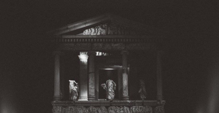 Να μην γίνει η δημοκρατία «πουκάμισο αδειανό»