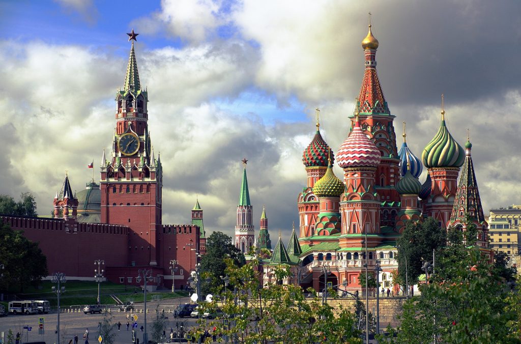 «Η Ρωσία δεν αναγνωρίζει τα εντάλματα σύλληψης του Διεθνούς Ποινικού Δικαστηρίου», λέει το Κρεμλίνο