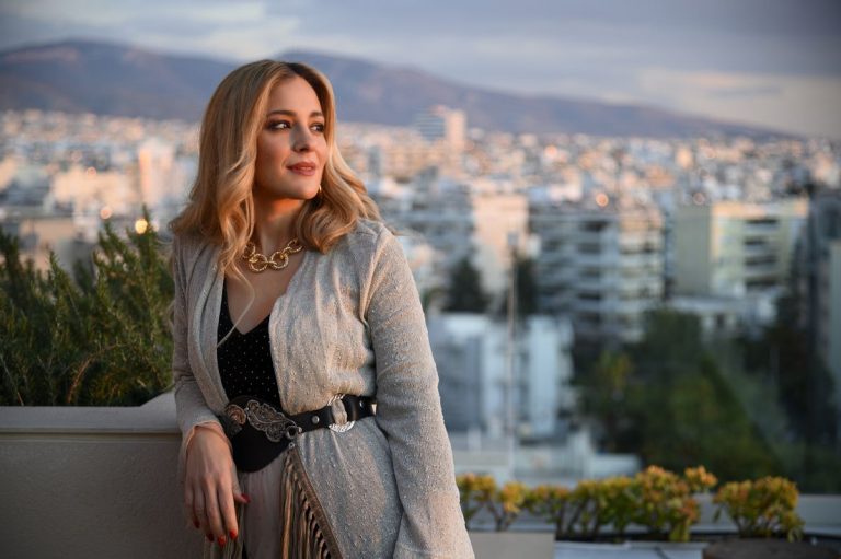 Νατάσσα Μποφίλιου: «Είναι ενοχλητικό το τρίπτυχο: Γυναίκα, αριστερή, που λέει τη γνώμη της»