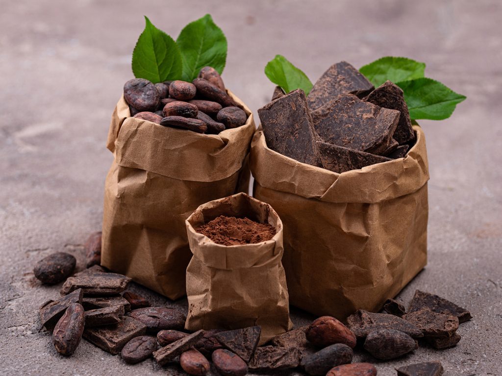 natural cocoa powder cocoa beans and chocolate XBHQ4WD 1024x768 1