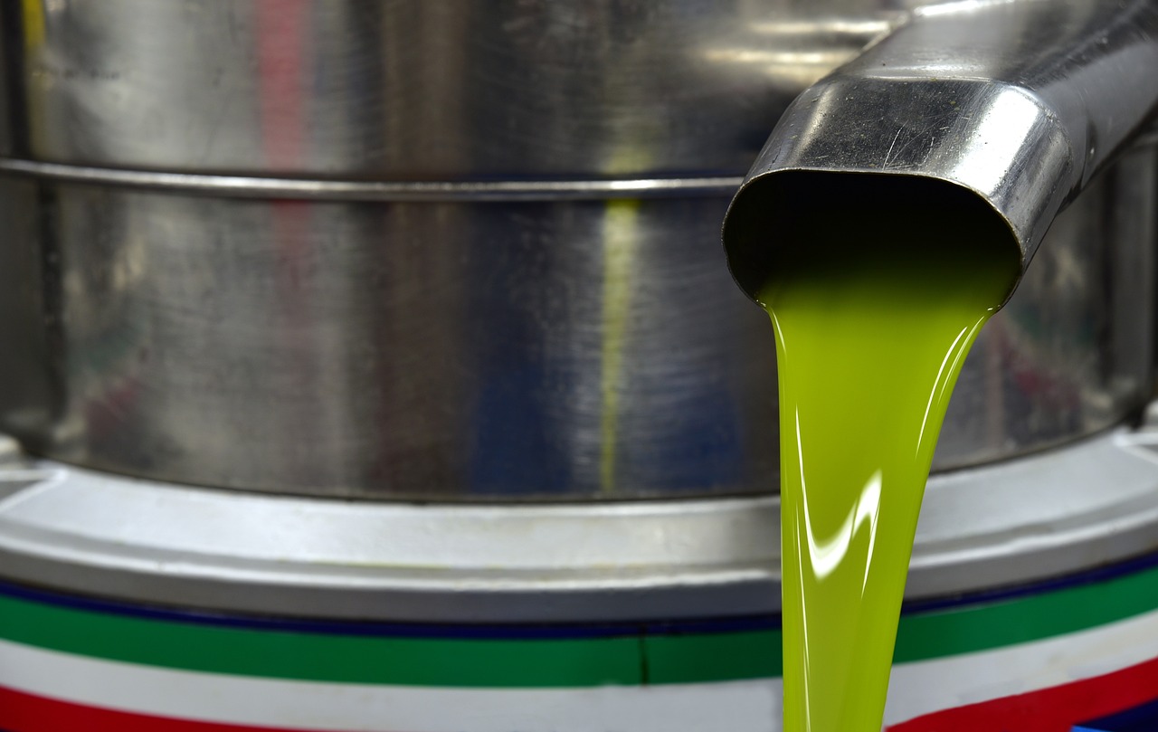 Ωρωπός: Επιτήδειοι πουλούσαν ηλιέλαιο με χρωστικές για ελαιόλαδο - Κινδύνεψε οικογένεια