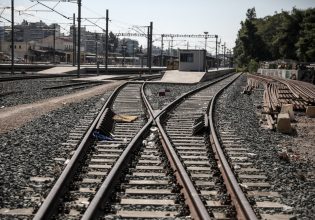 Τέμπη: Απομακρύνθηκε ξαφνικά η επιθεωρήτρια της Σύμβασης 717 – Μάρτυρας «κλειδί» στην Ευρωπαία Εισαγγελέα