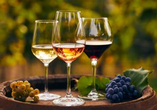 Κρασί: Κατακόρυφη πτώση της ελληνικής οινοπαραγωγής 2023/2024