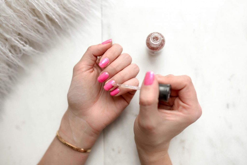 4 nail trends που κάνουν δυναμικό come back φέτος