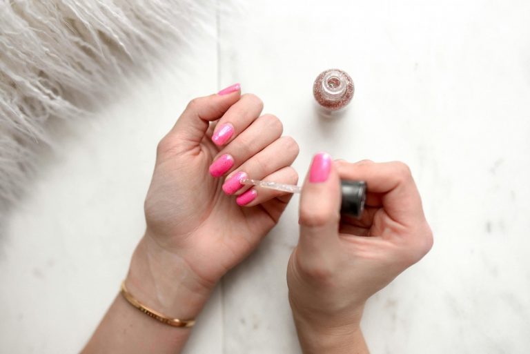 4 nail trends που κάνουν δυναμικό come back φέτος