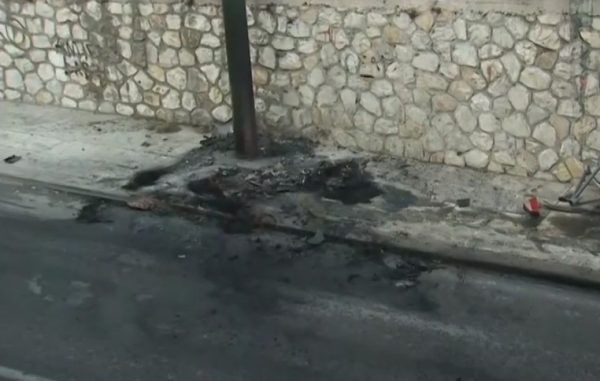 Νέα Φιλαδέλφεια: Αυτοκίνητο έπεσε σε κολώνα και τυλίχθηκε στις φλόγες – Σοβαρά ο οδηγός