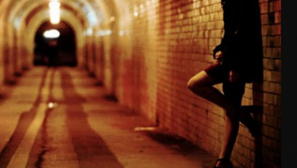 Κύκλωμα μαστροπείας: Ναρκωτικά, πορνεία και λεφτά – Συγγενείς θυμάτων αποκαλύπτουν τα σκοτεινά μονοπάτια