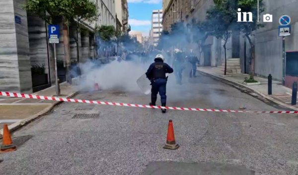 Ένταση στο πανεκπαιδευτικό συλλαλητήριο στο κέντρο της Αθήνας