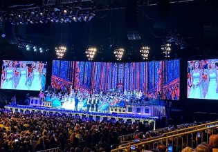 Ο Andre Rieu μάγεψε την Αθήνα – Οι εκπλήξεις, τα «Παιδιά του Πειραιά» και ο… ταύρος που εισέβαλε στο γήπεδο