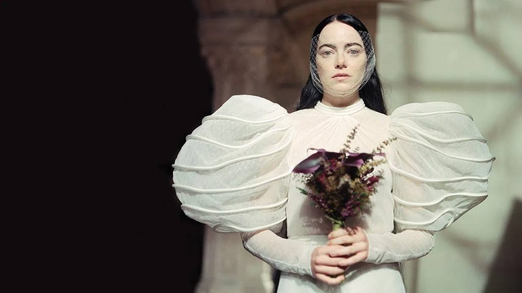 Τι κρύβεται πίσω από τα αριστουργηματικά κοστούμια της Έμμα Στόουν στο Poor Things;
