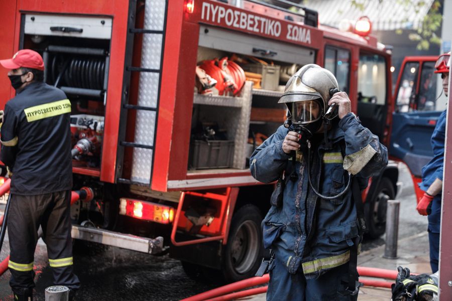 Θεσσαλονίκη: Φωτιά σε ταβέρνα - Στο νοσοκομείο ένα άτομο με αναπνευστικά προβλήματα