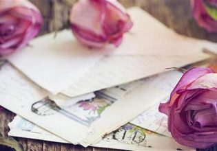 Παγκόσμια Ημέρα Ποίησης σήμερα, με μαραθώνιο ποίησης στα Προπύλαια