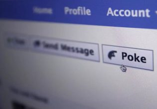 Η πιο «εκνευριστική» λειτουργία του Facebook επιστρέφει