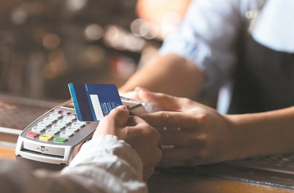 Πληρωμές με κάρτα σε ταξί, περίπτερα, λαϊκές αγορές από τη Δευτέρα
