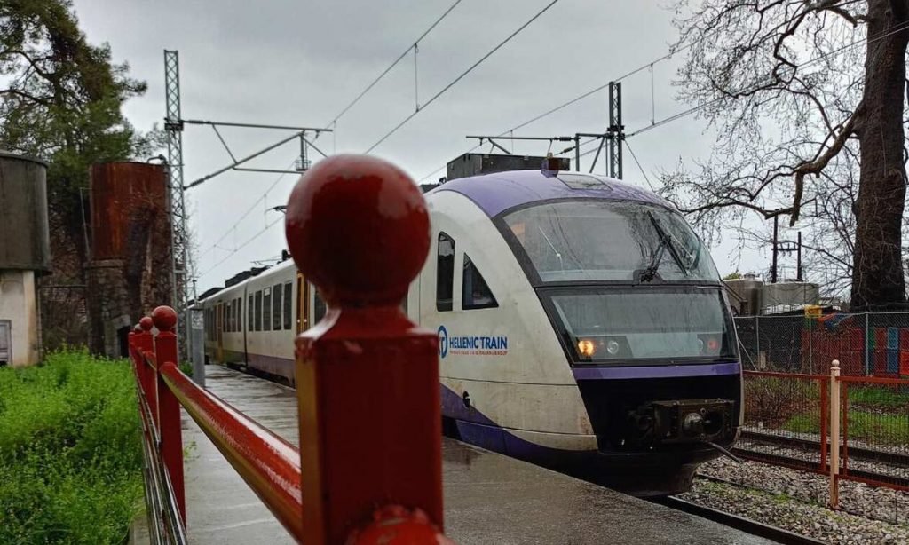 Ακινητοποιήθηκε τρένο από Θεσσαλονίκη για Λάρισα – Κόλλησαν τα φρένα και άρχισαν να βγαίνουν καπνοί