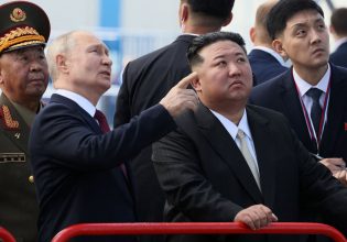 Ουκρανία: Γιατί δεν γελάνε πλέον στη Δύση με τις χειραψίες του Κιμ με τον Πούτιν