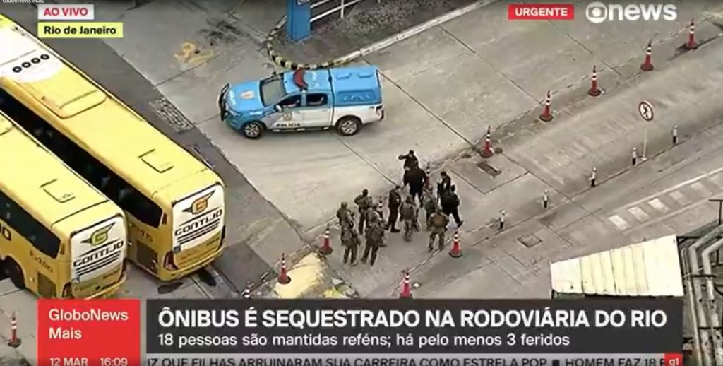 Βραζιλία: Ένοπλος εισέβαλε σε λεωφορείο και κρατάει ομήρους