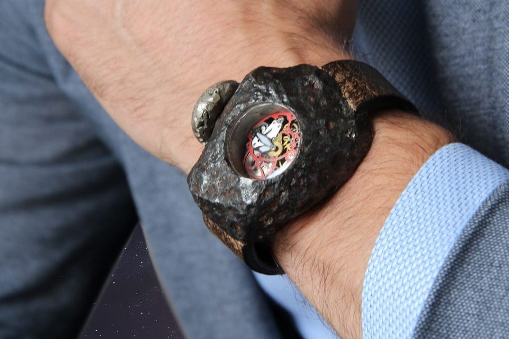 Πρωτοποριακό ρολόι φτιαγμένο από… αστεροειδή – Κοστίζει εκατομμύρια ευρώ
