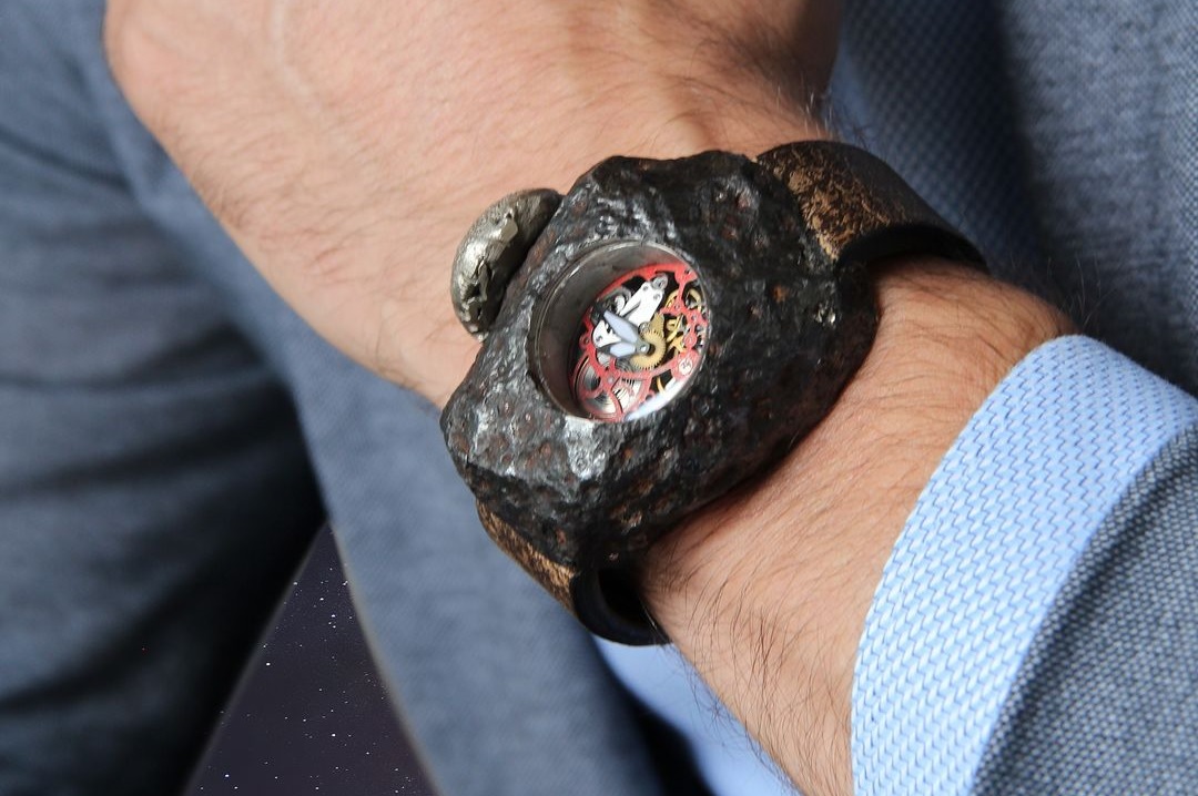 Πρωτοποριακό ρολόι φτιαγμένο από... αστεροειδή - Κοστίζει εκατομμύρια ευρώ