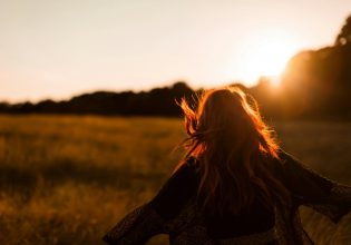 Αναζητάς την ευτυχία; Η χώρα που σου πληρώνει όλα τα έξοδα για να «μετακομίσεις» εκεί