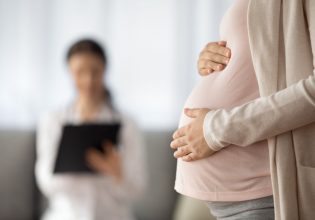 Πόσα χρόνια «γερνά» τις γυναίκες η εγκυμοσύνη;