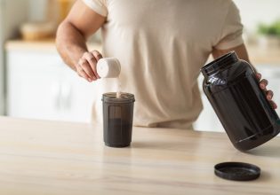 Πρωτεΐνη: Πόση πρέπει να καταναλώνεις με βάση την ηλικία σου