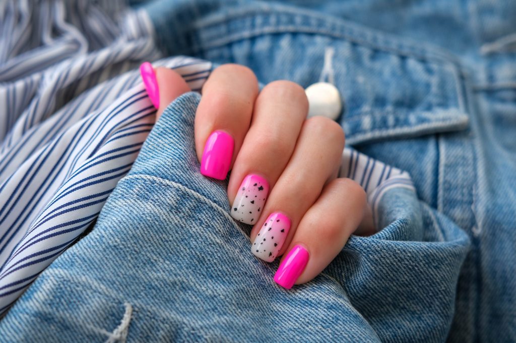 Ανοιξιάτικο μανικιούρ: Οι νέες τάσεις στα νύχια για να πάθεις εμμονή