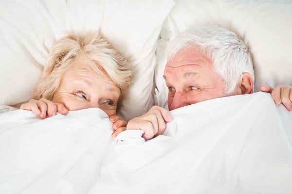 Οχι, το σεξ δεν κόβεται στην τρίτη ηλικία