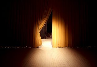 Παγκόσμια Ημέρα Θεάτρου: Πέντε λόγοι που κάνουν το θέατρο τόσο σημαντικό στη ζωή μας