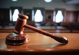 Συνταξιούχοι εργαζόμενοι: Δικαστική απόφαση-κόλαφος στην κυβέρνηση για το θέμα που είχε αναδείξει το in