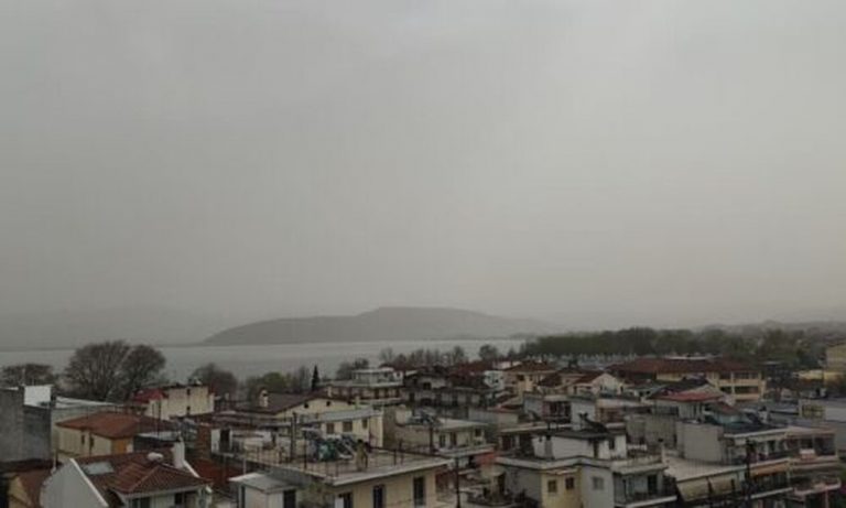 Αφρικανική σκόνη: Κάλυψε το λεκανοπέδιο Ιωαννίνων – Αποπνικτική η ατμόσφαιρα
