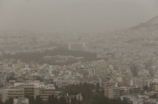 Καρδιολογική Εταιρεία: Μεγάλες οι επιπτώσεις ατμοσφαιρικής ρύπανσης και αφρικανικής σκόνης στην υγεία