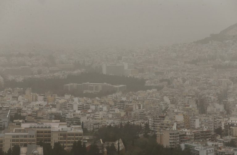 Καρδιολογική Εταιρεία: Μεγάλες οι επιπτώσεις ατμοσφαιρικής ρύπανσης και αφρικανικής σκόνης στην υγεία