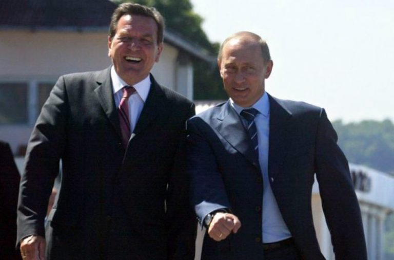 Σρέντερ: Η Δύση να διαπραγματευτεί με τον Πούτιν – «Συνεργαστήκαμε με λογική πολλά χρόνια»