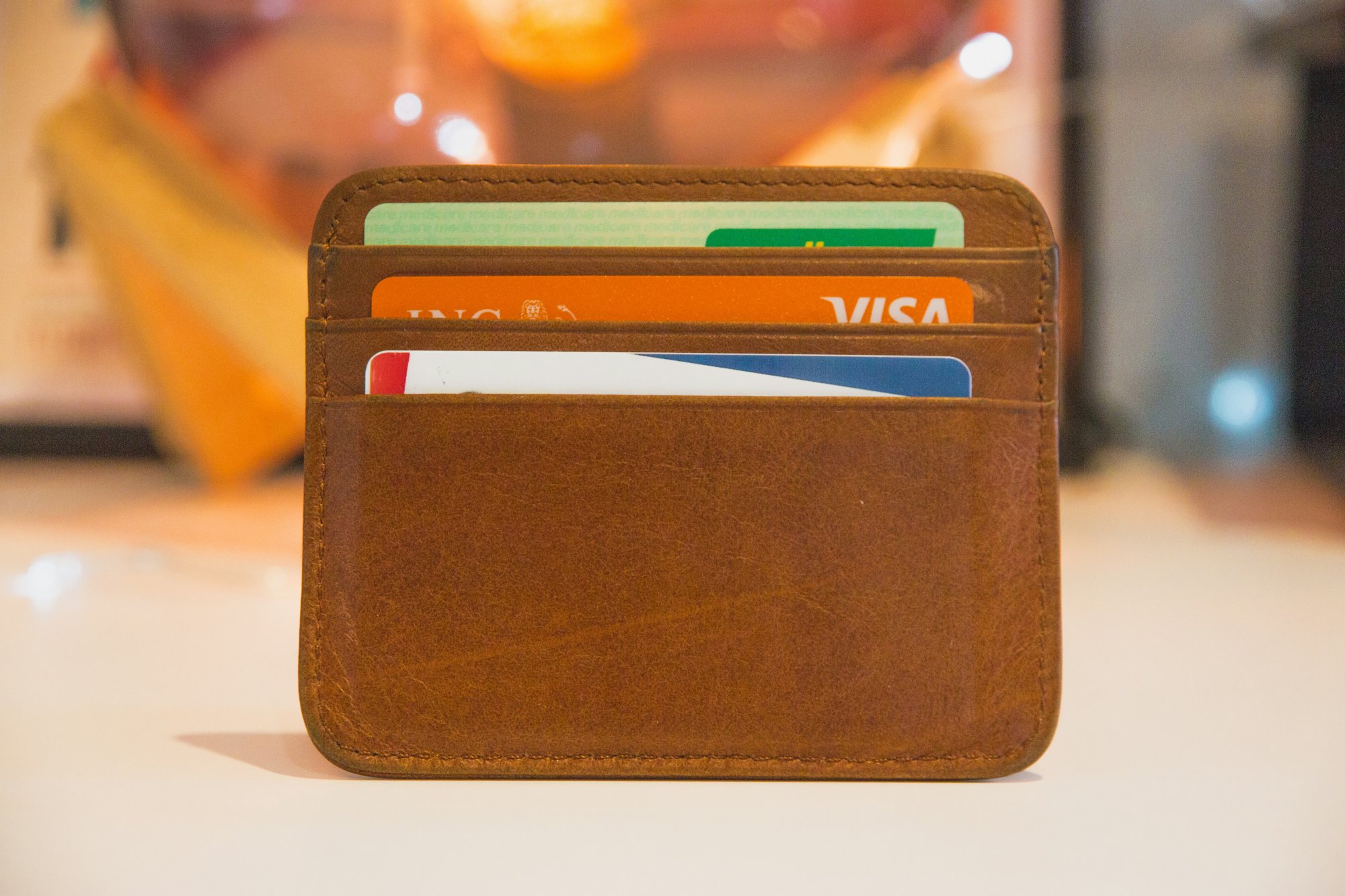 Visa - Mastercard υποχρεώνονται να μειώσουν τις προμήθειες σε εμπόρους