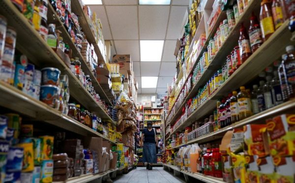 Η χρυσή εποχή… των ψιλικατζίδικων – Γιατί οι Αμερικανοί συρρέουν σε αυτά ακόμα και για φαγητό