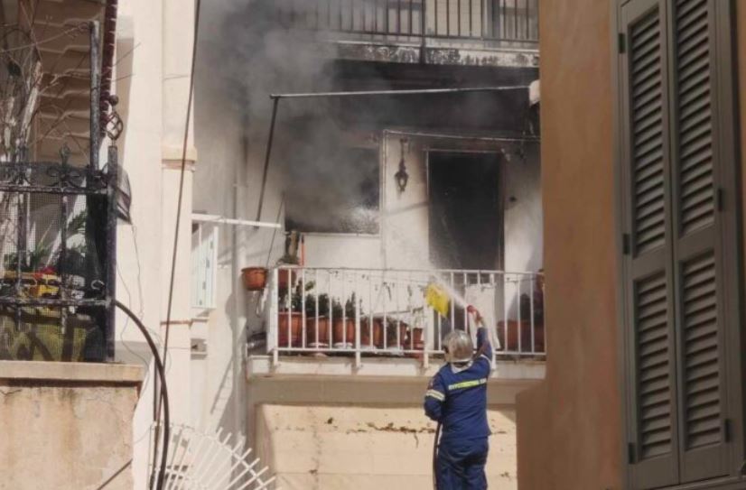 Σύρος: Φωτιά σε σπίτι στο κέντρο της Ερμούπολης - Κινδύνεψε γυναίκα