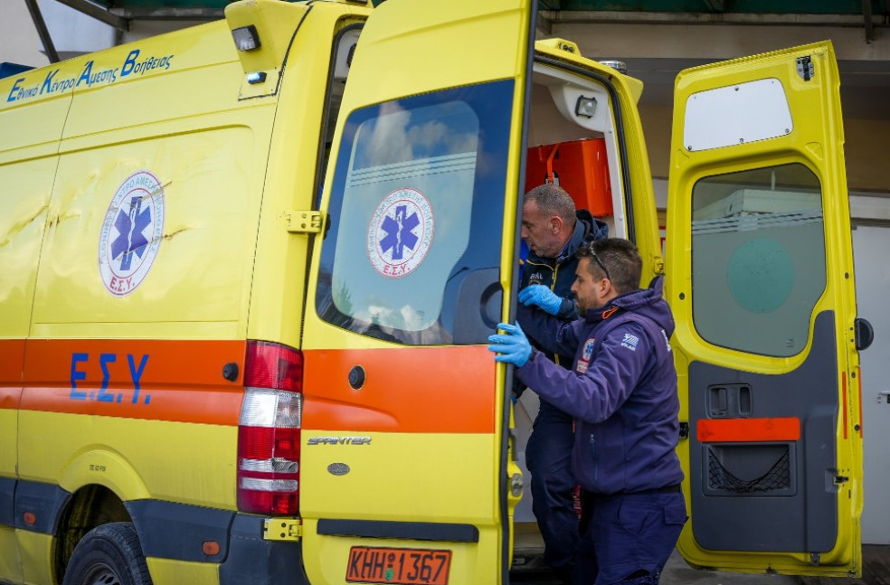 Θεσσαλονίκη: Στο νοσοκομείο 53χρονη που έπεσε από μπαλκόνι 1ου ορόφου
