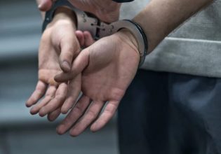 Θεσσαλονίκη: Αστυνομικός κατηγορείται για διακίνηση ναρκωτικών – Απολογήθηκε και αφέθηκε ελεύθερος