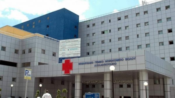 Βόλος: Πόμολο καρφώθηκε στο χέρι μαθητή – Διακομίστηκε στο νοσοκομείο