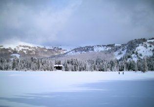 Στιγμές τρόμου για σκιερ στην Ιταλία – Στροβιλίζονταν για 40 λεπτά σε τελεφερίκ