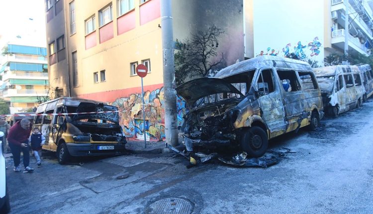 Ζωγράφου: Ανάληψη ευθύνης για την εμπρηστική επίθεση σε σχολικά λεωφορεία