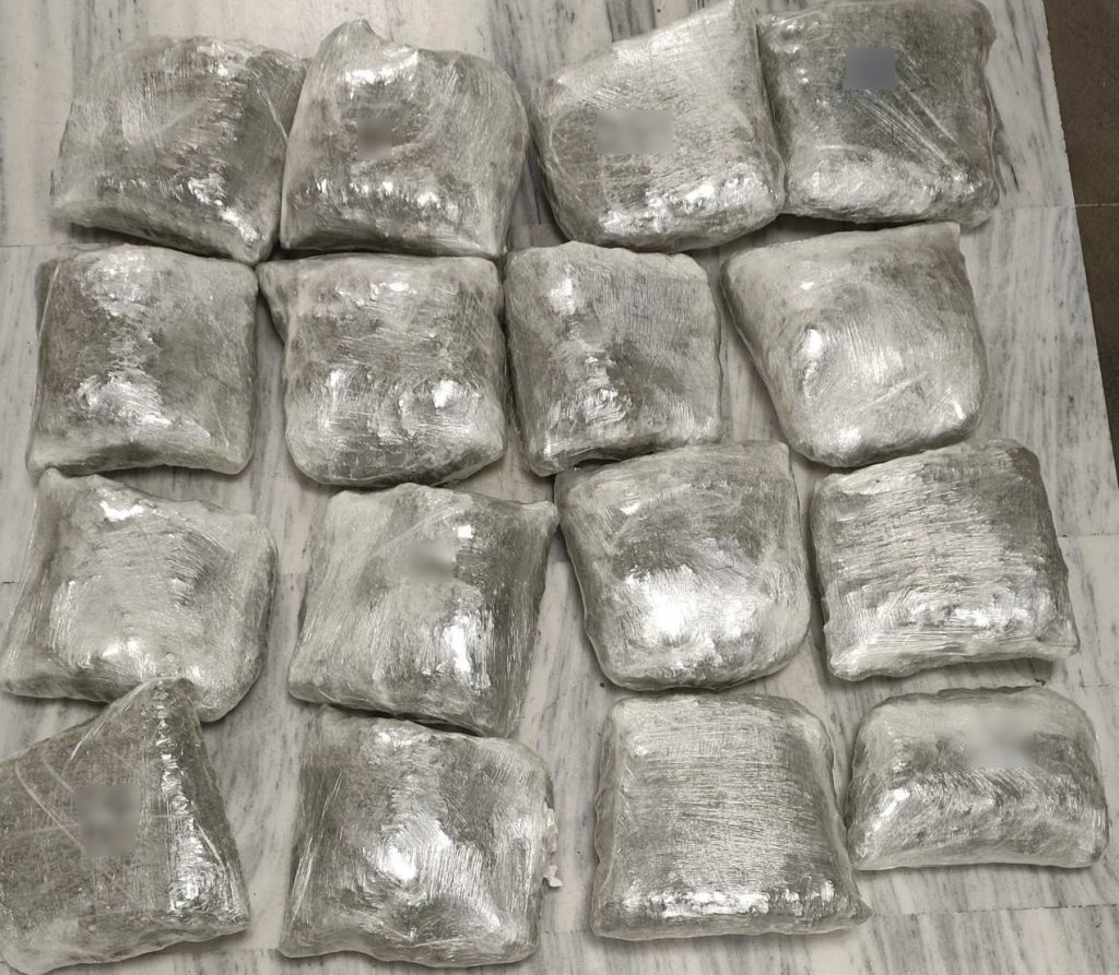 Θεσσαλονίκη: Έκρυβε 16 κιλά κάνναβης κάτω από τον καναπέ του σπιτιού του – Τον τσάκωσε η ΕΛ.ΑΣ