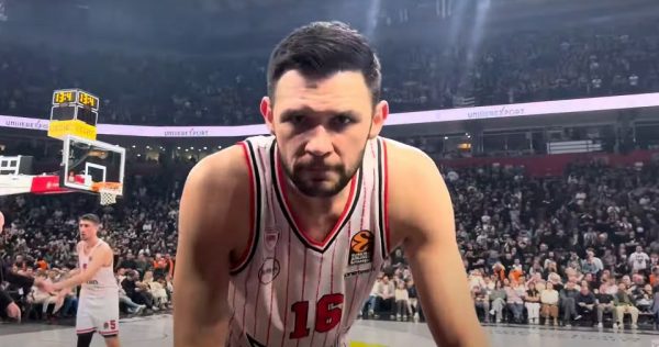 Ολυμπιακός: Το τελετουργικό με… guest τον Μιλουτίνοφ, το βλέμμα του «Παπ» στην κάμερα και τα πανηγύρια (vid)