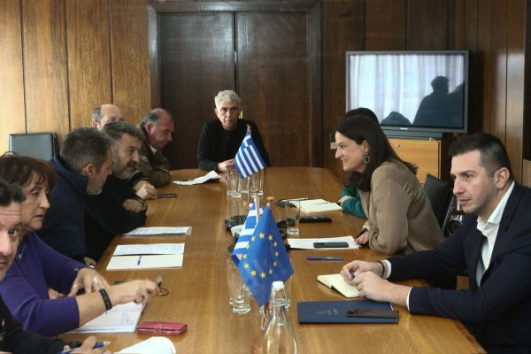 Συνάντηση της ΥΠΕΣ Νίκης Κεραμέως με το Προεδρείο της ΠΟΕ – ΟΤΑ