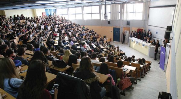 Ανελέητη σφαγή της ελληνικής γλώσσας