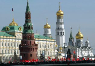 Πόλεμος στην Ουκρανία: Η Ρωσία απειλεί με «σκληρή» απάντηση τη Δύση, εάν κατασχέσει τα «παγωμένα» assets